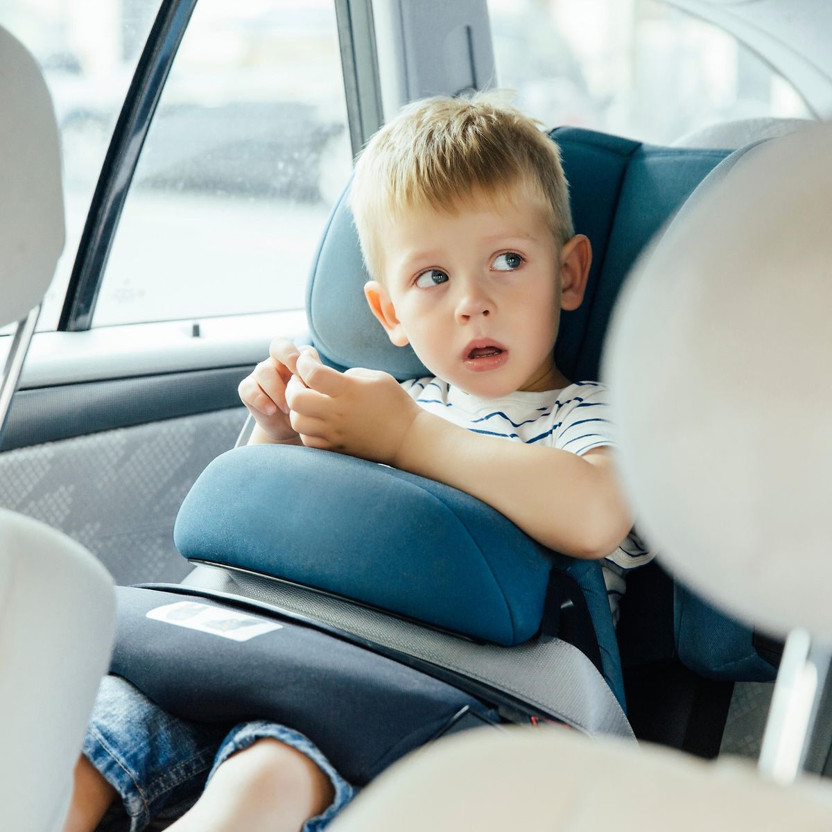 Kindersitzerhöhung: Gewährleisten Sie optimale Sicherheit für Ihre Kinder  auf Autofahrten 2023